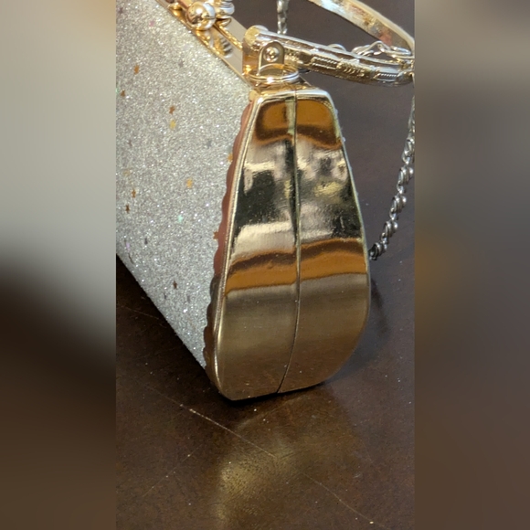 Stunning Silver / Gold Evening Clutch. NWOT - Picture 5 of 12